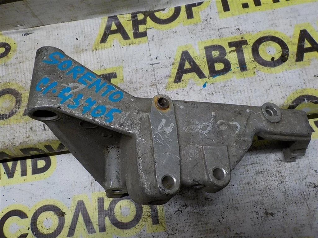 Кронштейн генератора KIA Sorento I (2002—2006)
