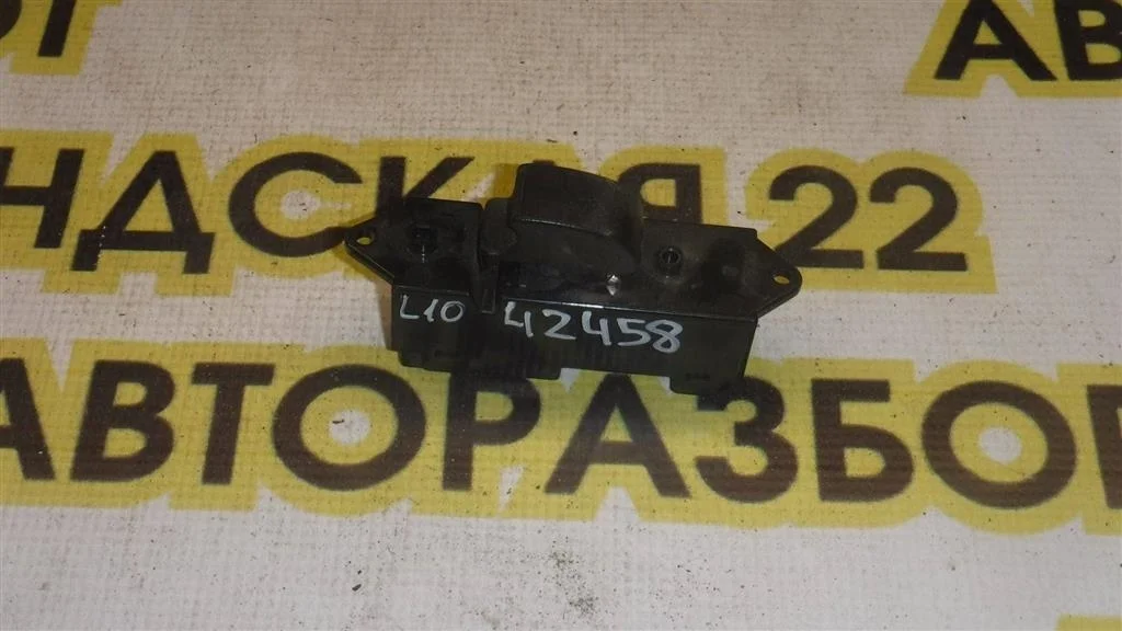 Кнопка стеклоподъемника Mitsubishi Lancer X (2007—2010)