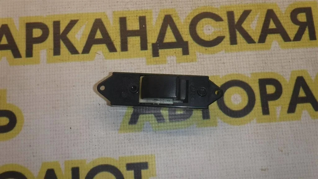 Кнопка стеклоподъемника Mitsubishi Outlander I (2002—2009)