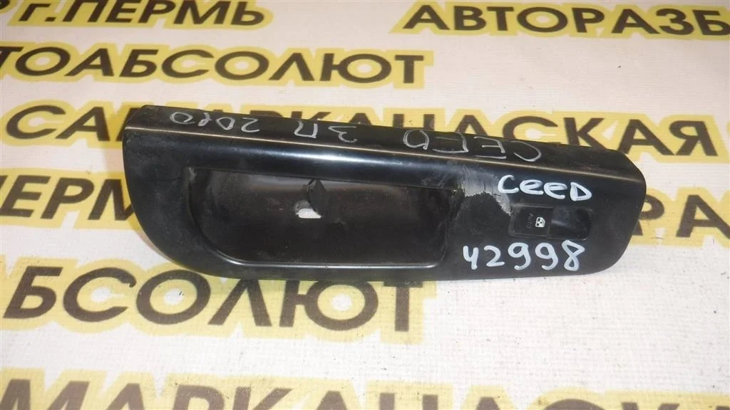 Кнопка стеклоподъемника KIA Ceed ED (2006—2010)