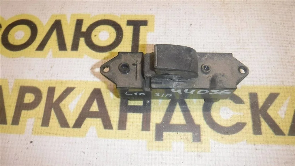 Кнопка стеклоподъемника Mitsubishi Lancer X (2007—2010)