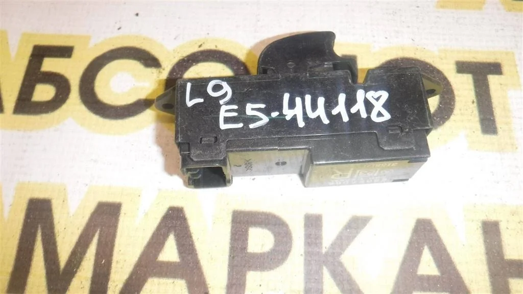 Кнопка стеклоподъемника Mitsubishi Lancer X (2007—2010)