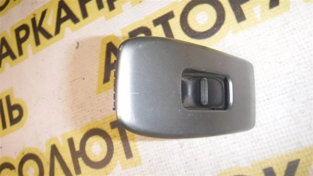 Кнопка стеклоподъемника Mitsubishi Pajero III (1999—2003)