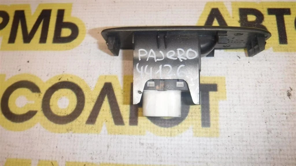 Кнопка стеклоподъемника Mitsubishi Pajero III (1999—2003)