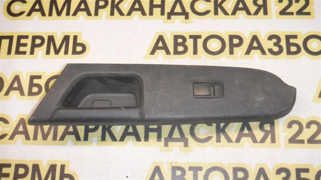 Кнопка стеклоподъемника Mitsubishi Outlander I (2002—2009)