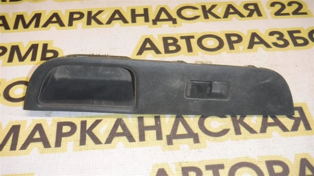 Кнопка стеклоподъемника Nissan Tiida C11 (2004—2012)