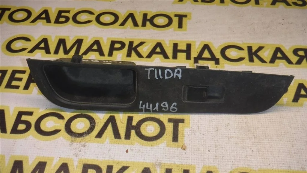 Кнопка стеклоподъемника Nissan Tiida C11 (2004—2012)