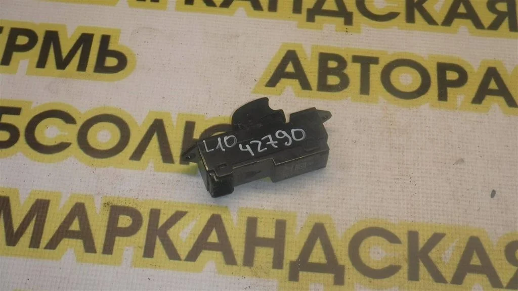 Кнопка стеклоподъемника Mitsubishi Lancer X (2007—2010)