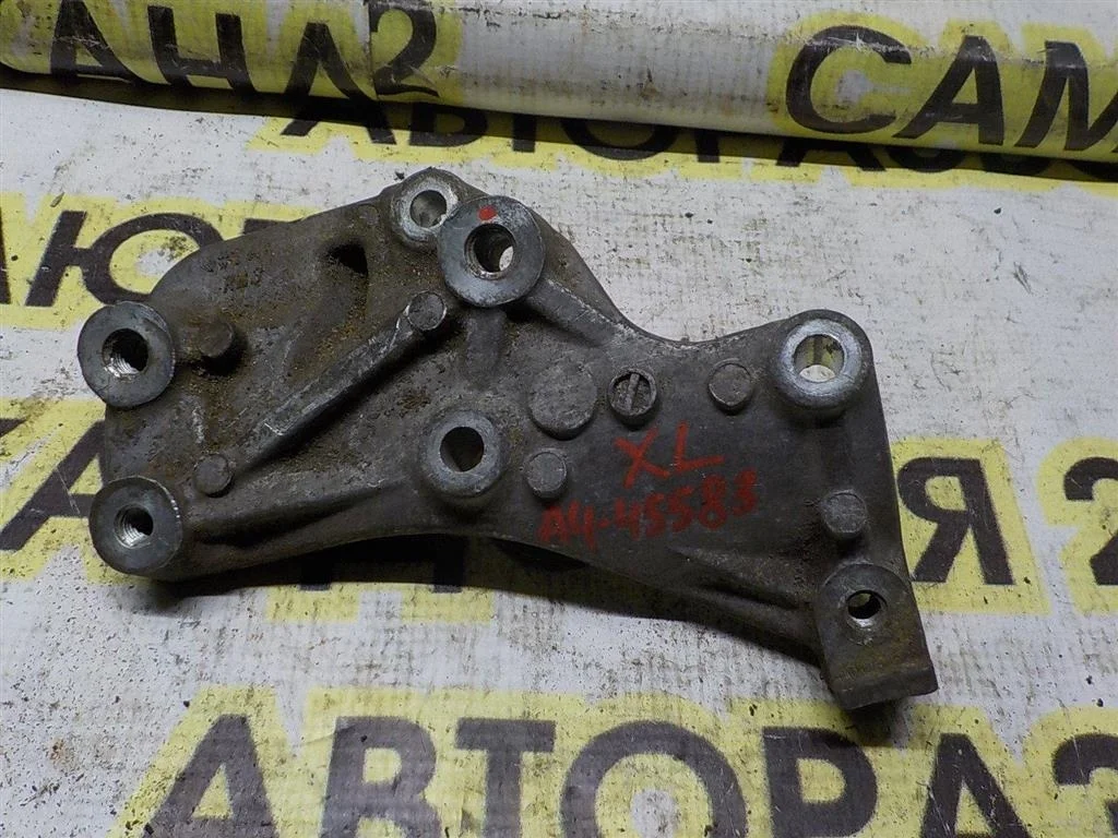 Кронштейн генератора Mitsubishi Outlander I (2002—2009)