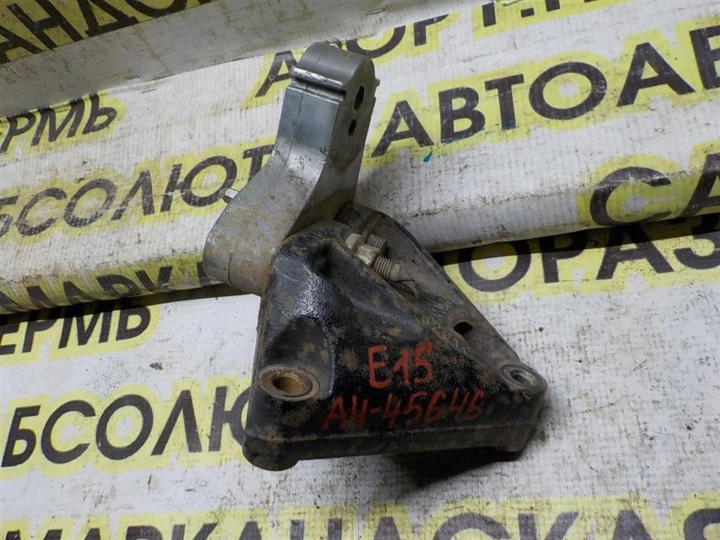 Кронштейн двигателя правый Toyota Corolla X (2006—2010)