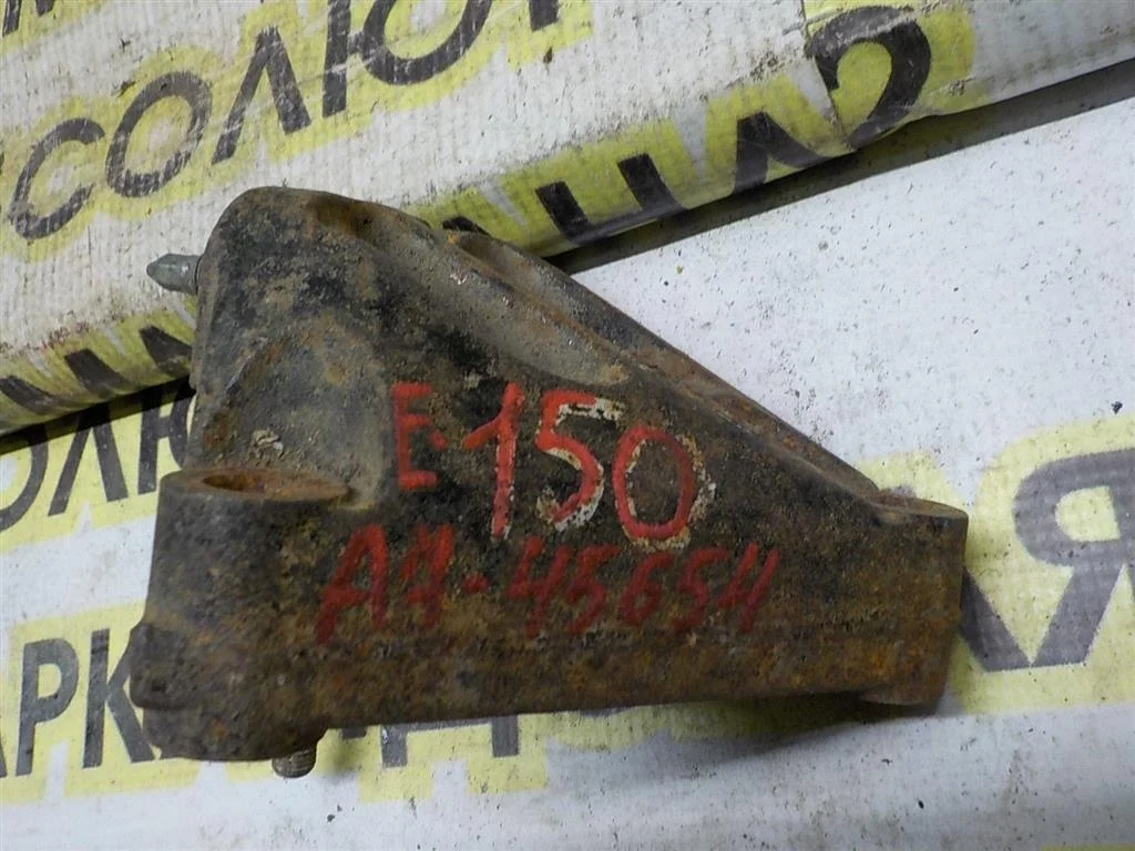 Кронштейн двигателя правый Toyota Corolla X (2006—2010)