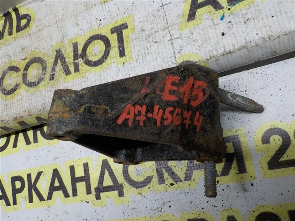 Кронштейн двигателя правый Toyota Corolla X (2006—2010)