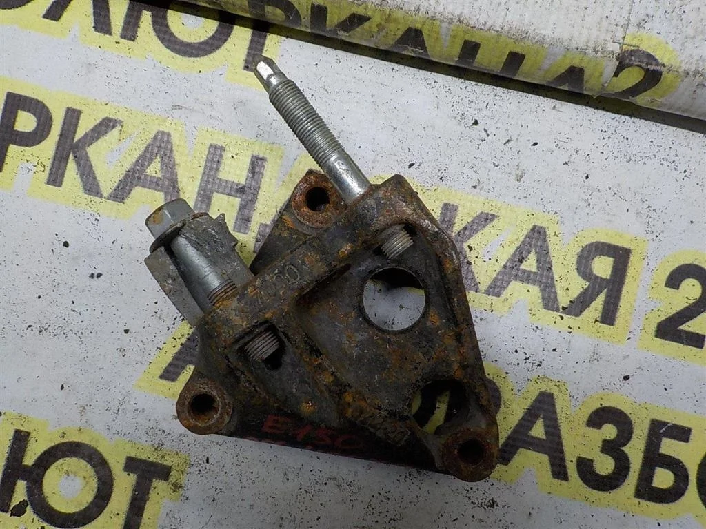 Кронштейн двигателя правый Toyota Corolla X (2006—2010)