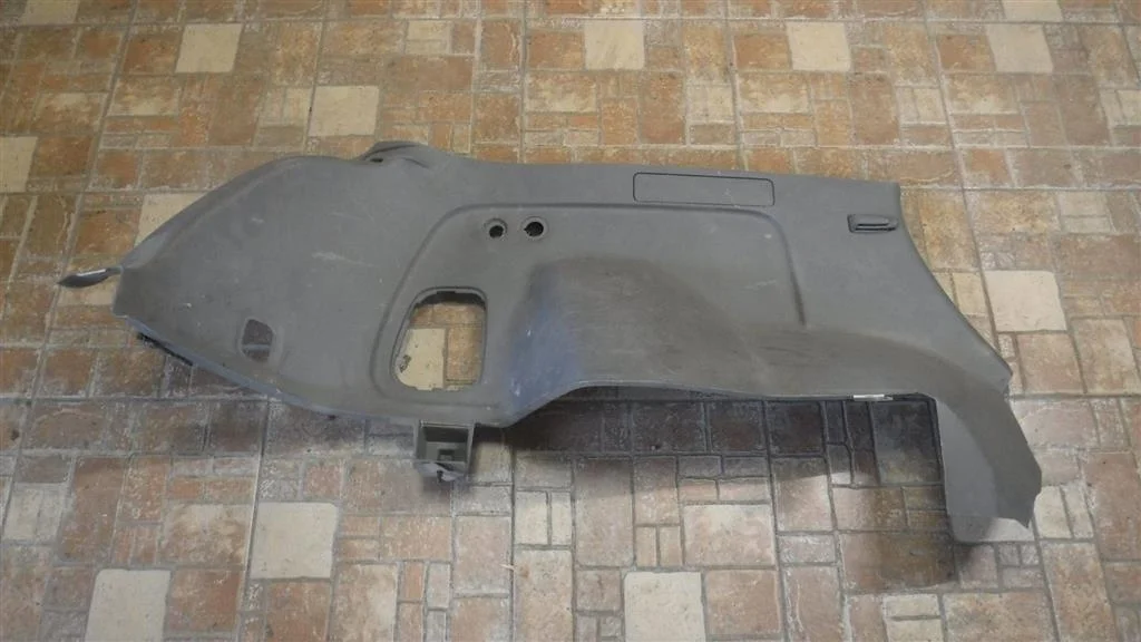 Обшивка багажника Mitsubishi Outlander I (2002—2009)