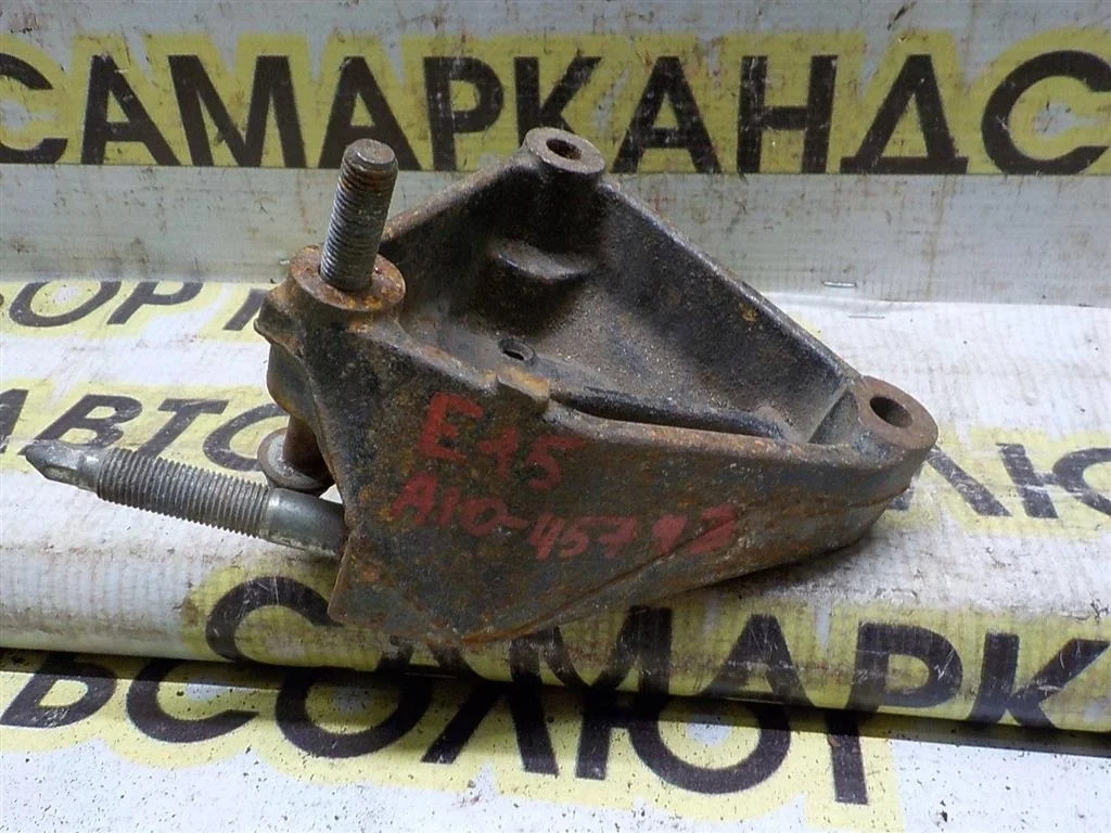 Кронштейн двигателя правый Toyota Corolla X (2006—2010)