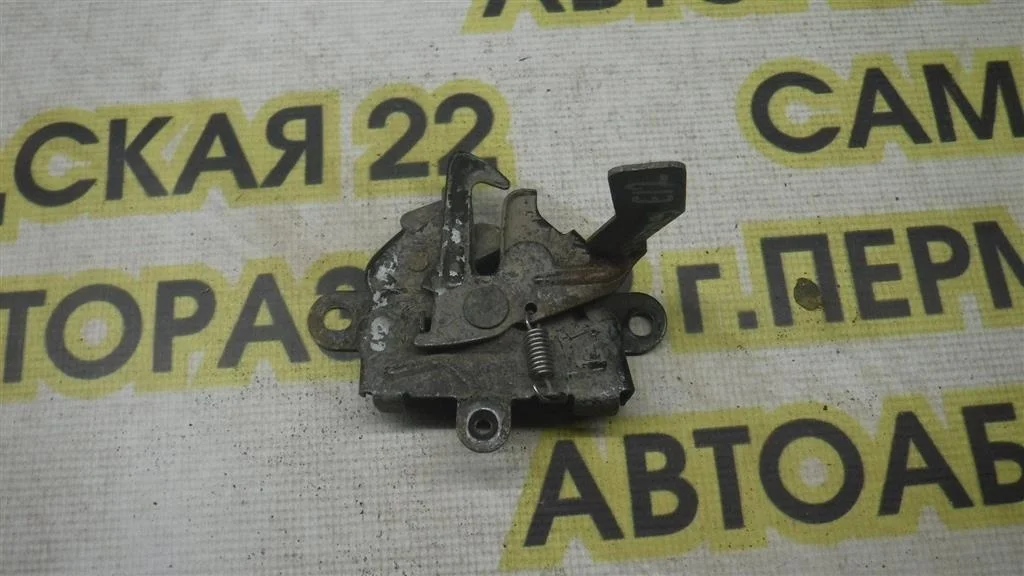 Замок капота Toyota Corolla IX (2000—2004)