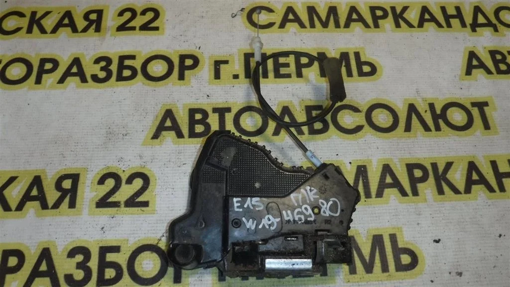 Замок двери передней правой Toyota Corolla X (2006—2010)