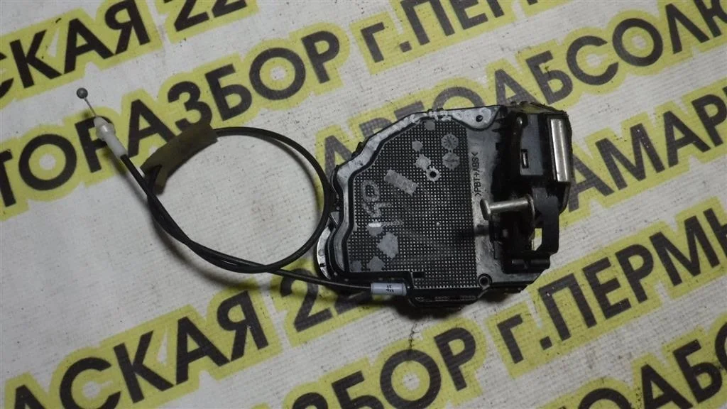 Замок двери задней левой Toyota Corolla X (2006—2010)