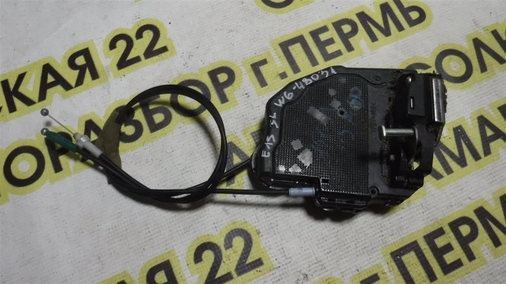 Замок двери задней левой Toyota Corolla X (2006—2010)