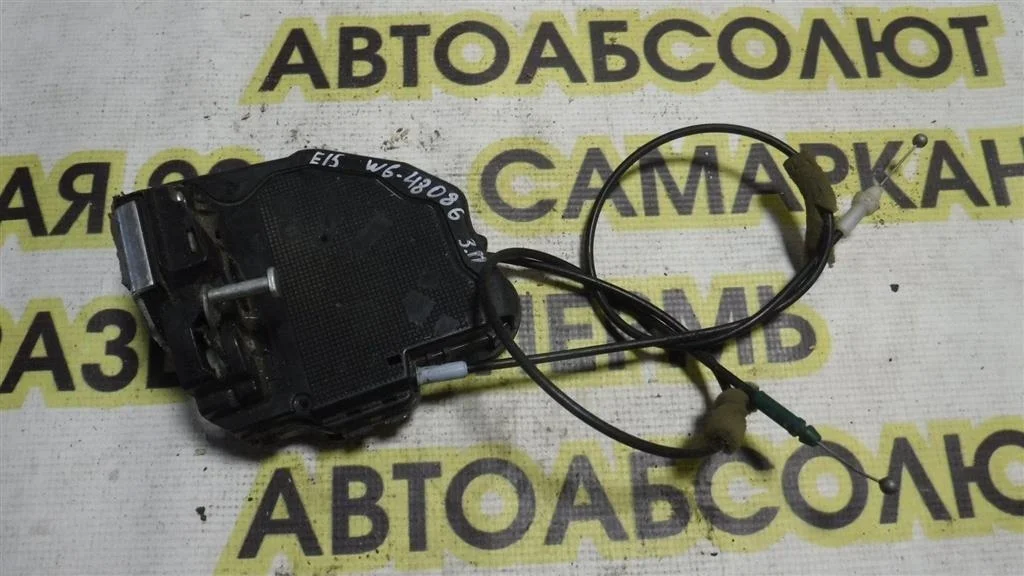 Замок двери задней правой Toyota Corolla X (2006—2010)