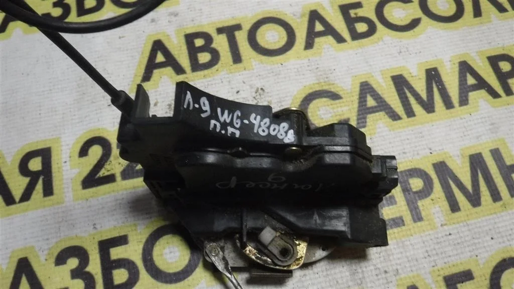 Замок двери передней правой Mitsubishi Lancer IX (2000—2007)