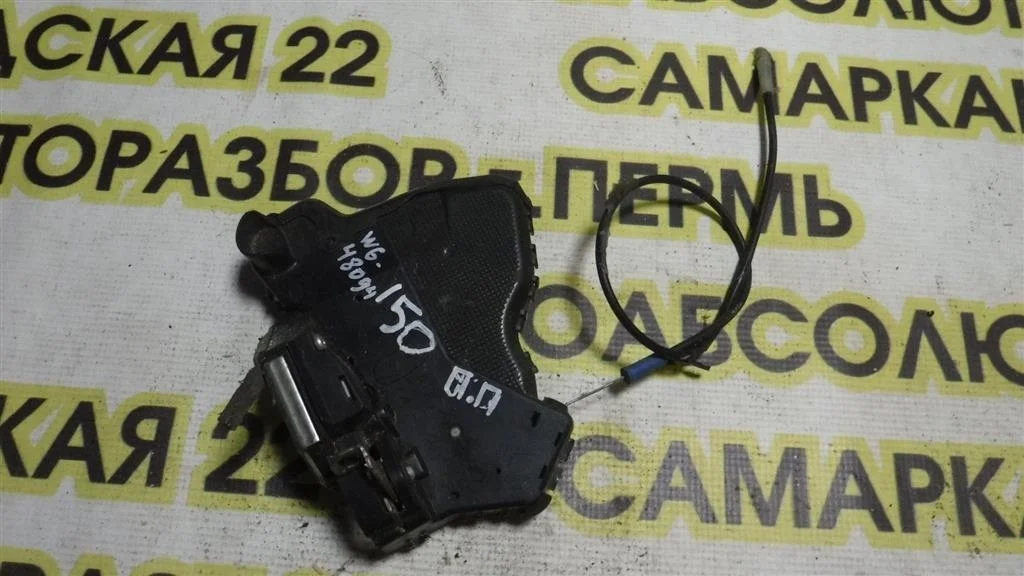 Замок двери передней правой Toyota Corolla X (2006—2010)