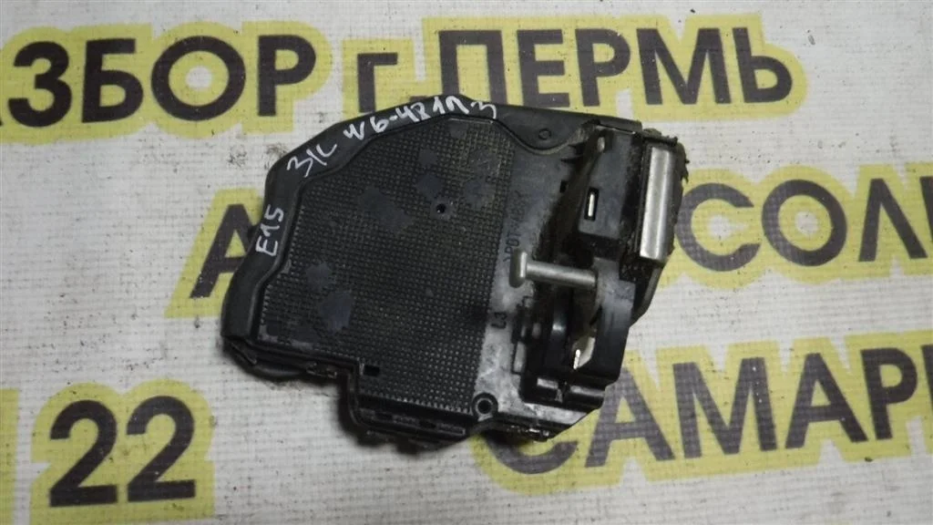 Замок двери задней левой Toyota Corolla X (2006—2010)