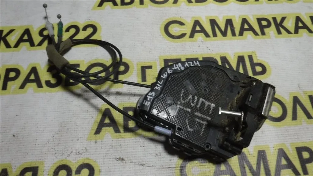 Замок двери задней левой Toyota Corolla X (2006—2010)