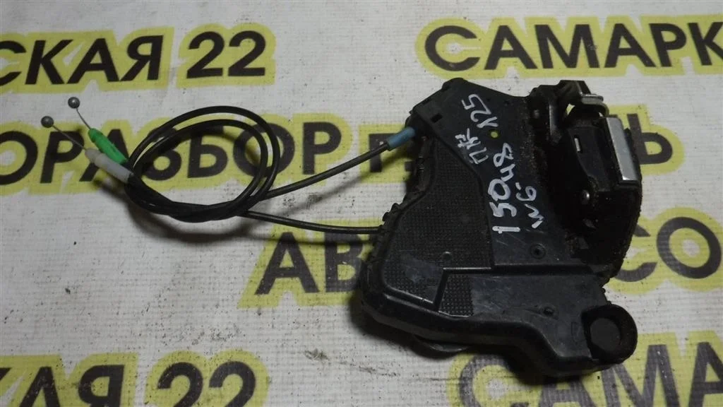 Замок двери передней правой Toyota Corolla X (2006—2010)