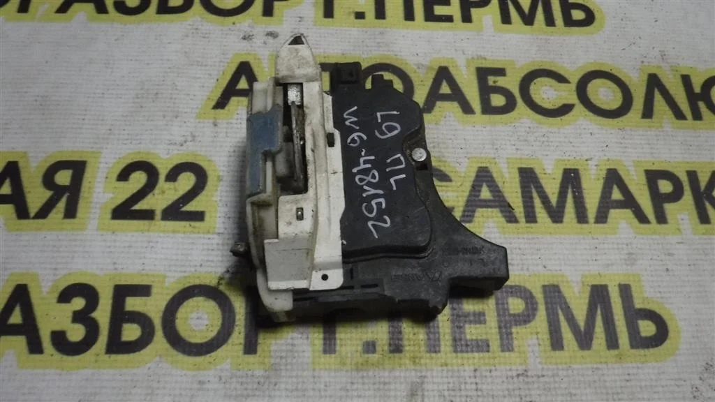 Замок двери передней левой Mitsubishi Lancer IX (2000—2007)