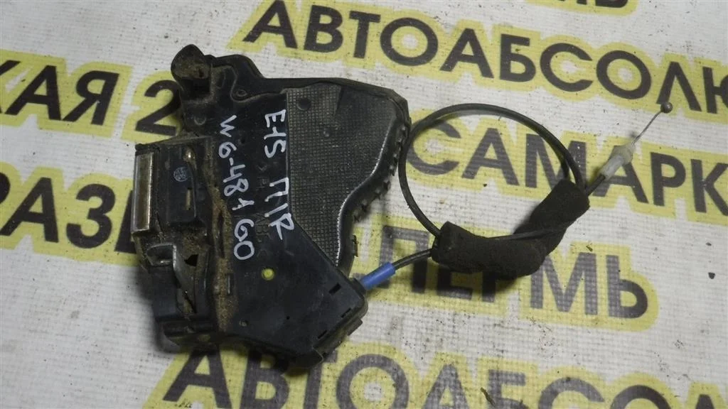 Замок двери передней правой Toyota Corolla X (2006—2010)