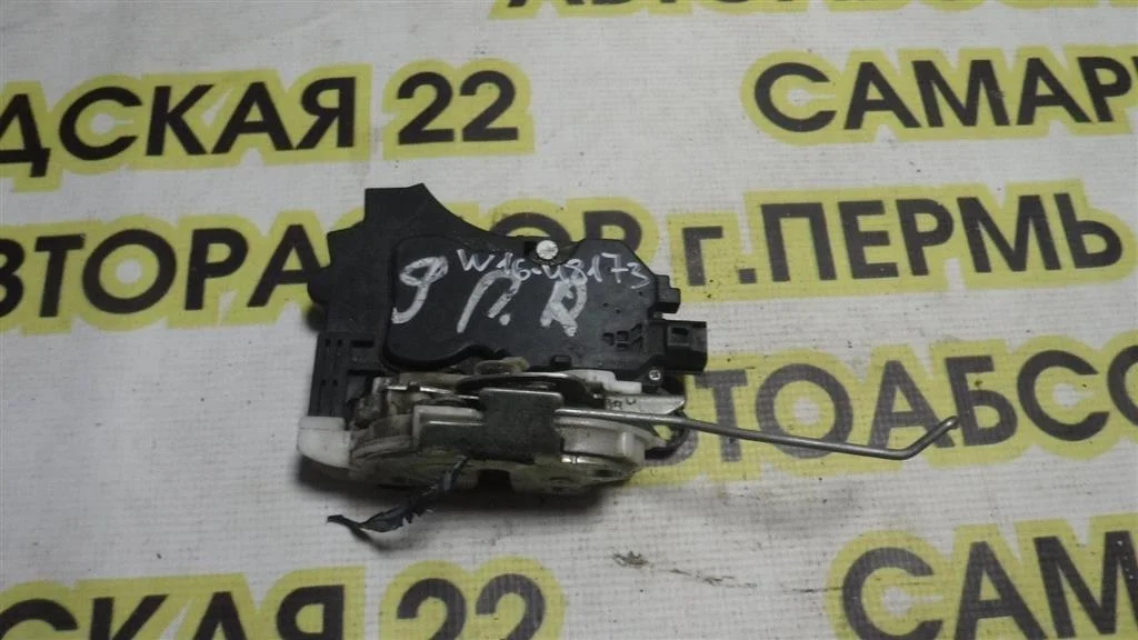 Замок двери передней правой Mitsubishi Lancer IX (2000—2007)
