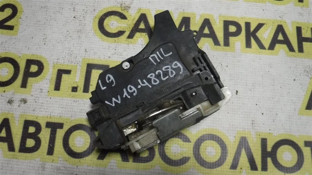 Замок двери передней левой Mitsubishi Lancer IX (2000—2007)