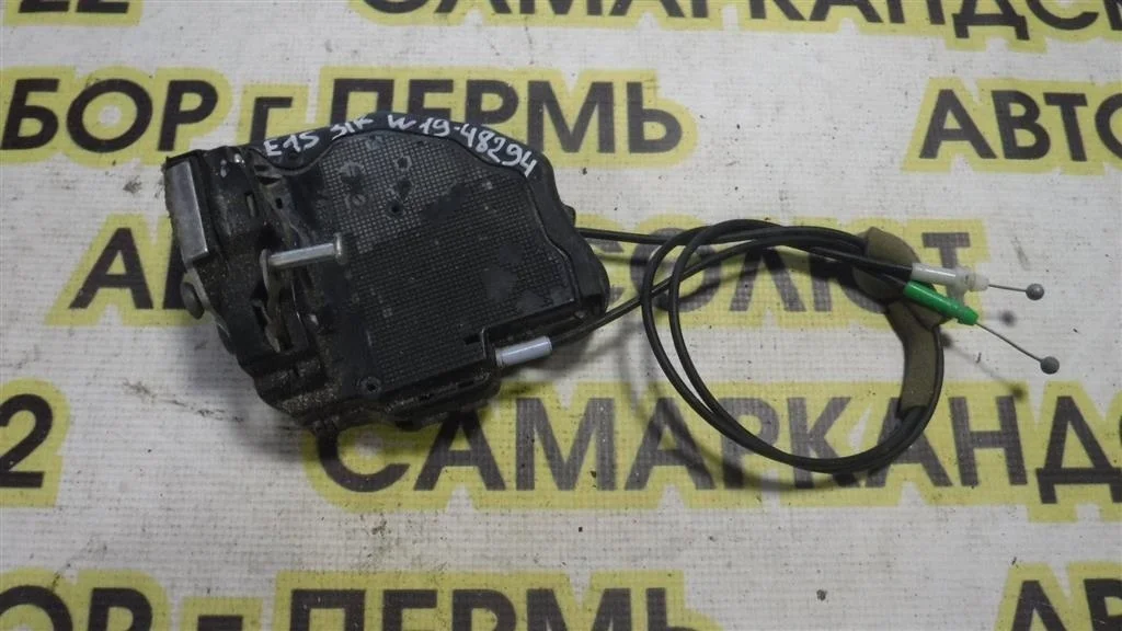 Замок двери задней правой Toyota Corolla X (2006—2010)