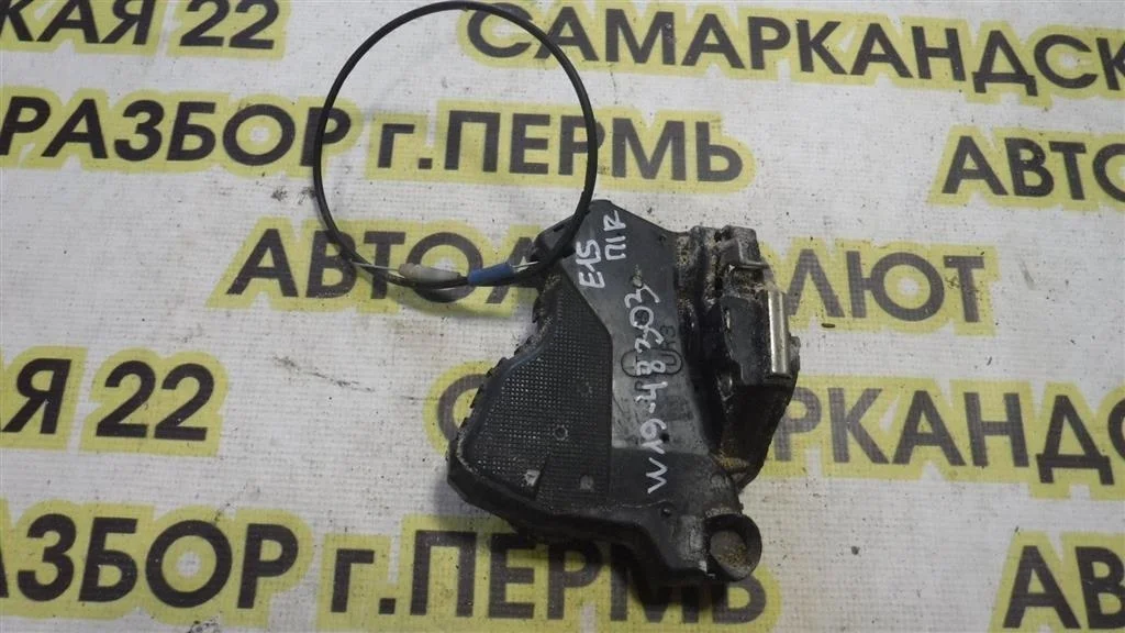 Замок двери передней правой Toyota Corolla X (2006—2010)