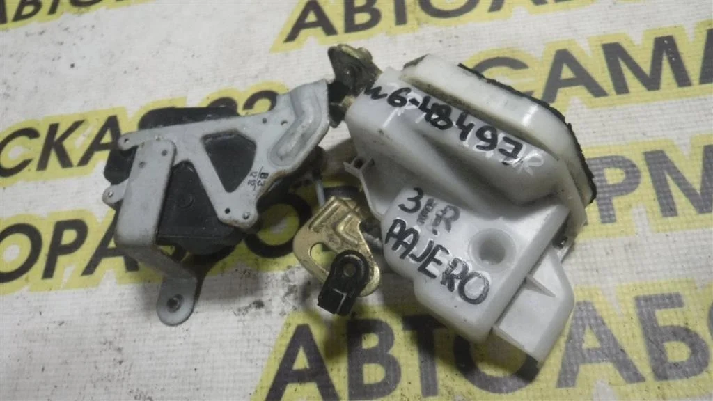 Замок двери задней правой Mitsubishi Pajero III (1999—2003)