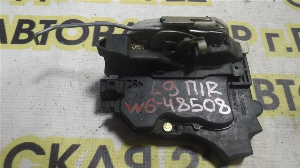 Замок двери передней правой Mitsubishi Lancer IX (2000—2007)