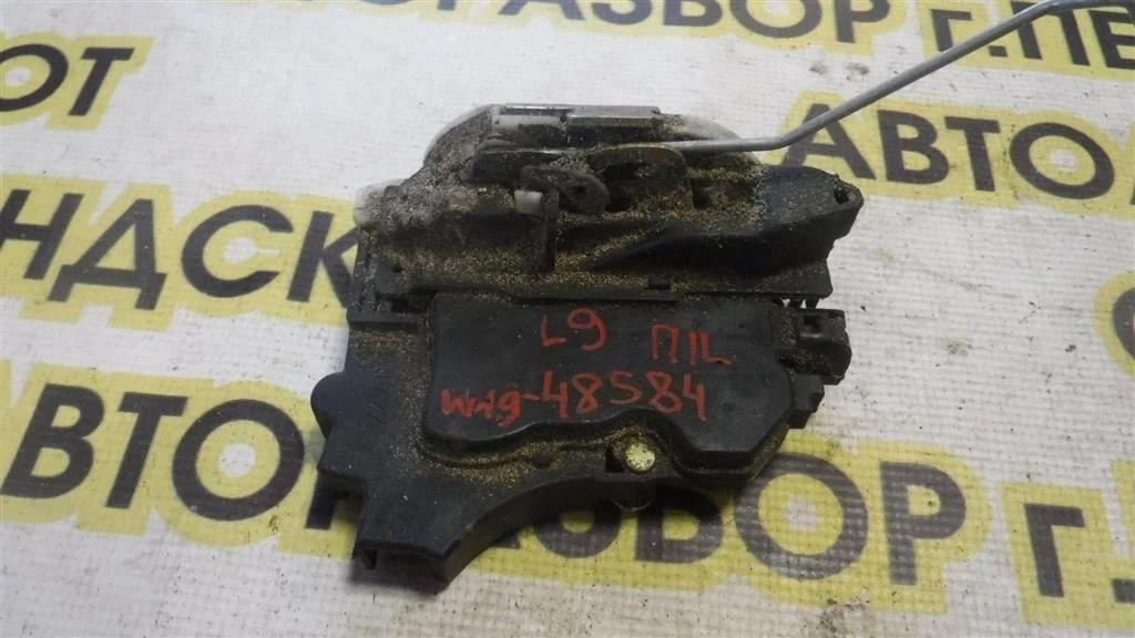 Замок двери передней левой Mitsubishi Lancer IX (2000—2007)