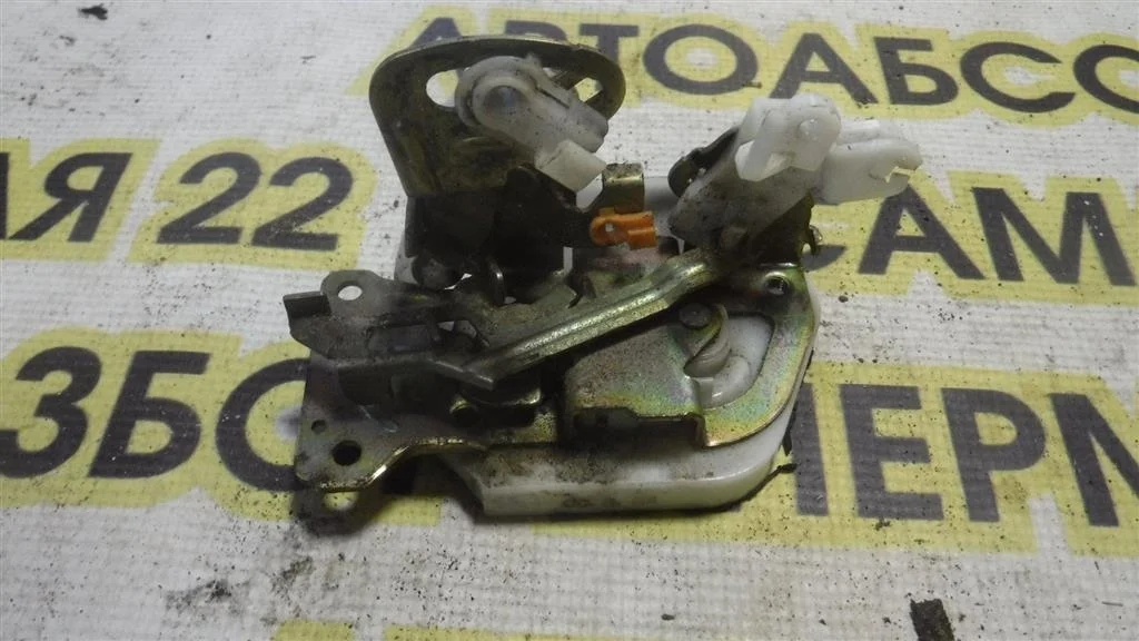 Замок двери задней левой Mitsubishi Pajero Sport I (1996—2004)