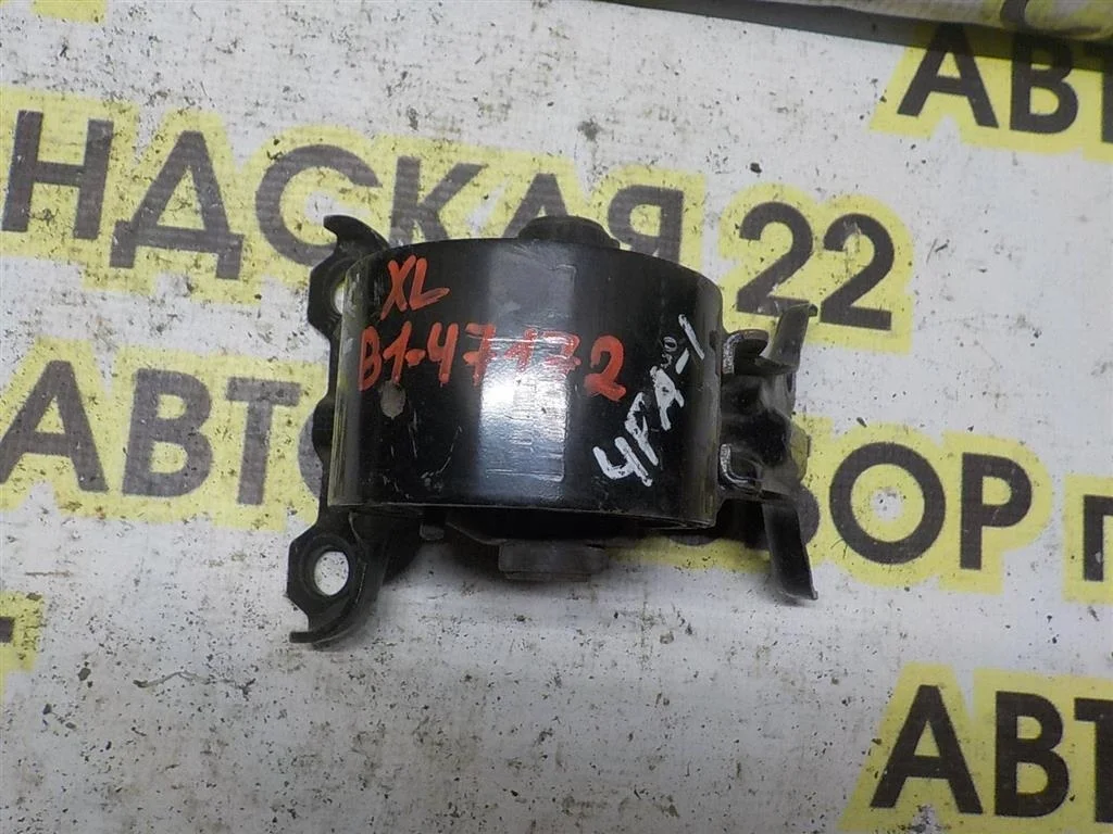 Опора КПП левая Mitsubishi Outlander I (2002—2009)