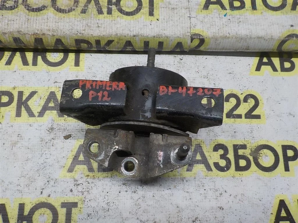 Опора двигателя передняя Nissan Primera P12 (2001—2008)