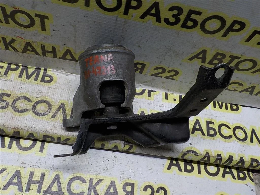 Опора двигателя правая Nissan Teana J32 (2008—2011)