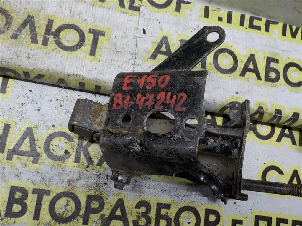 Опора двигателя задняя Toyota Corolla X (2006—2010)