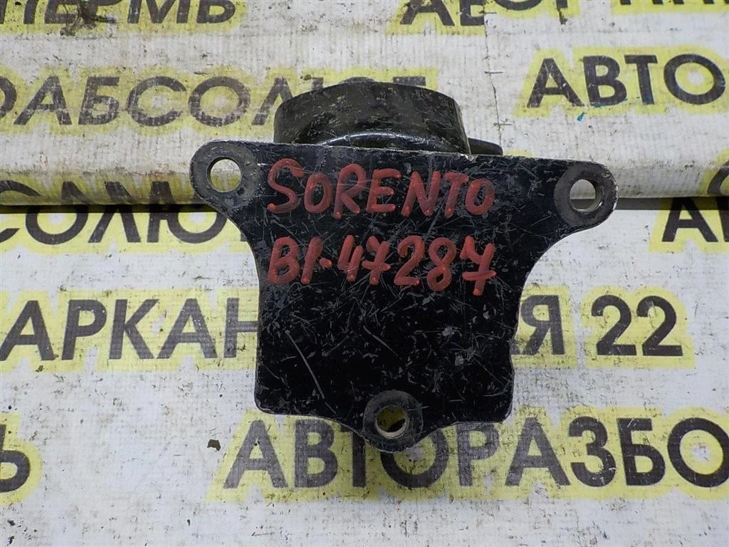 Опора двигателя KIA Sorento I (2002—2006)