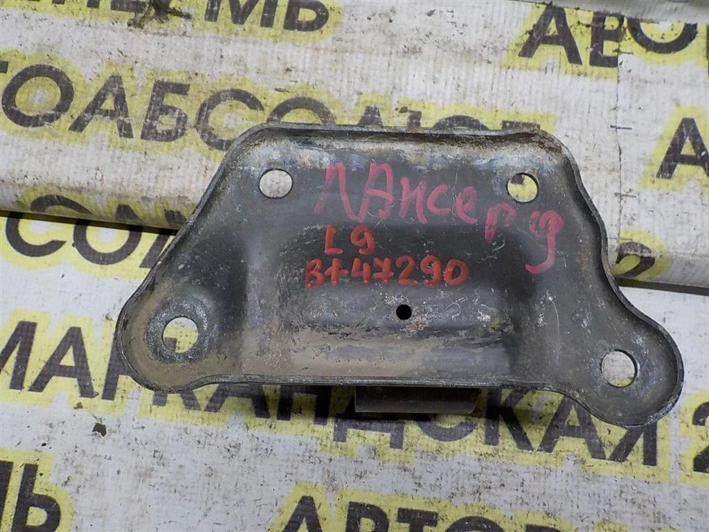 Опора КПП левая Mitsubishi Lancer IX (2000—2007)