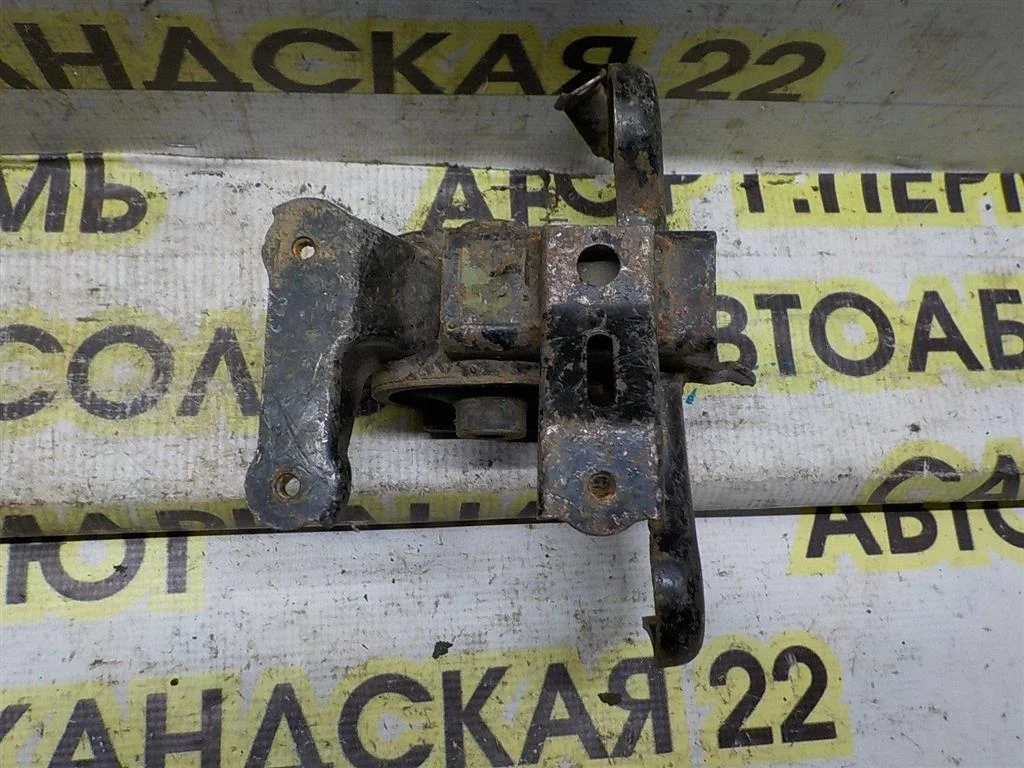 Опора КПП левая Toyota Corolla X (2006—2010)