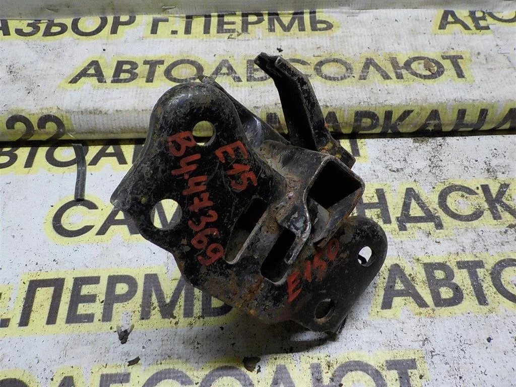 Опора КПП левая Toyota Corolla X (2006—2010)