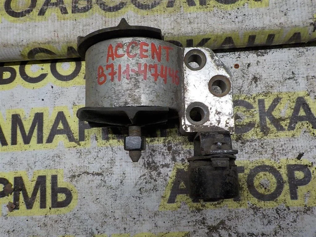 Опора двигателя правая Hyundai Accent II (1999—2012)