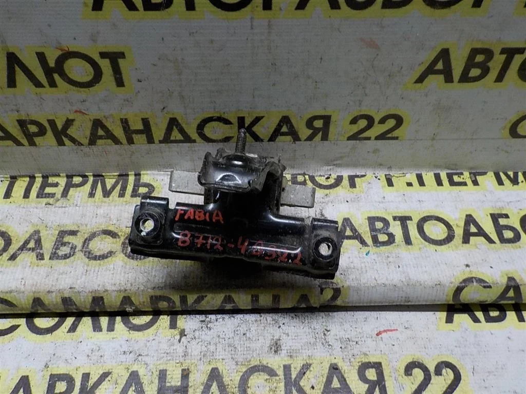 Опора КПП левая Skoda Fabia II (2007—2010)