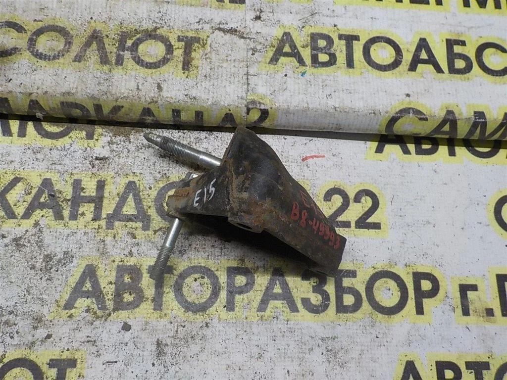 Кронштейн двигателя правый Toyota Corolla X (2006—2010)